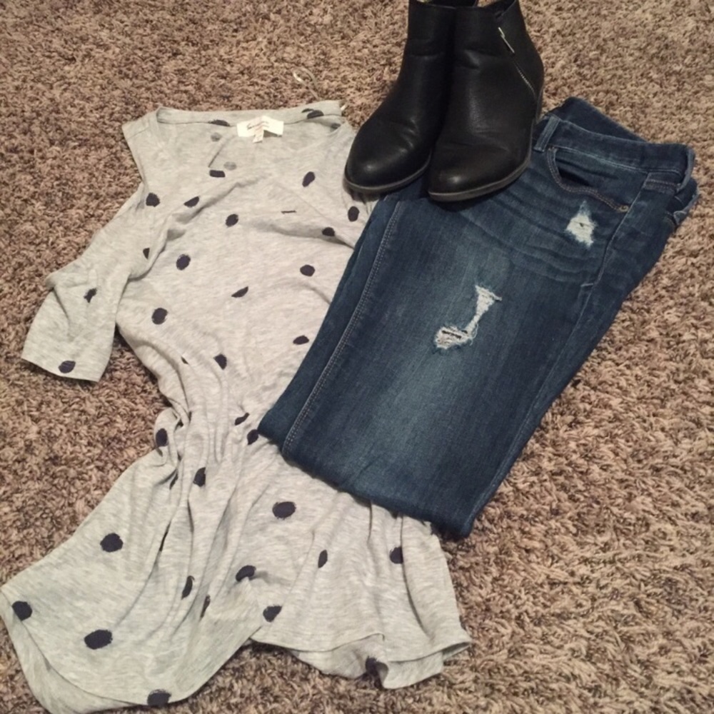 Cold shoulder tee Two by Vince Camuto size medium